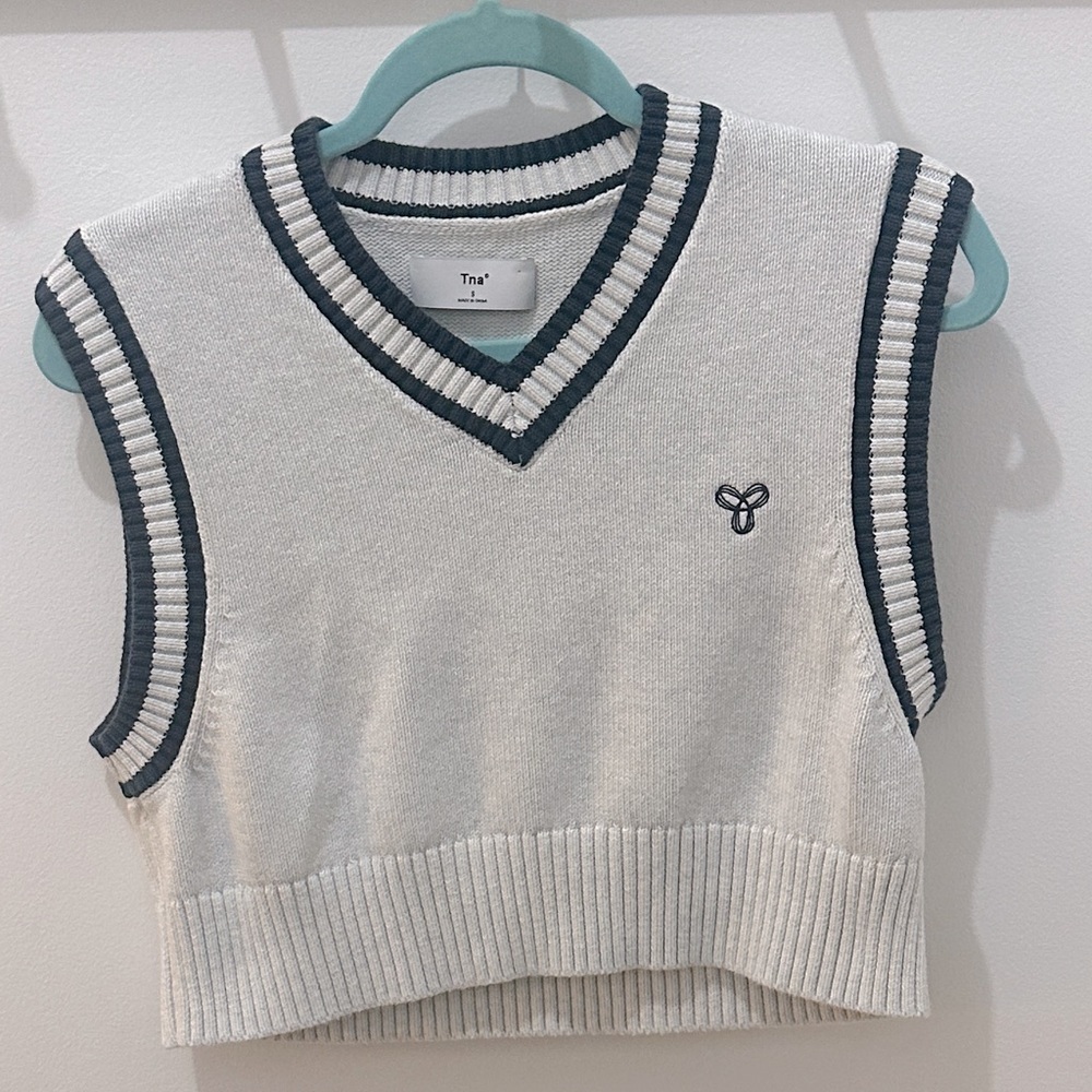 Aritzia Tna Cropped Sweater Vest